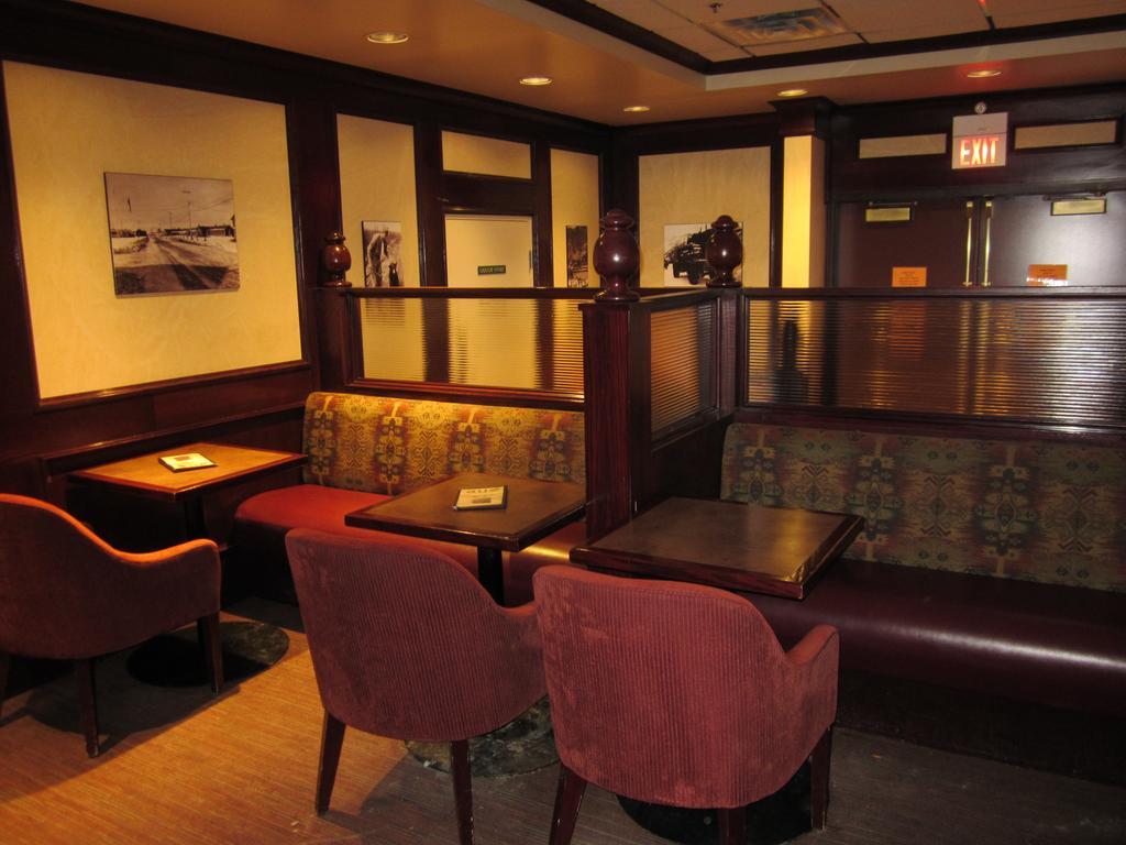 Woodlands Inn & Suites Fort Nelson Dış mekan fotoğraf