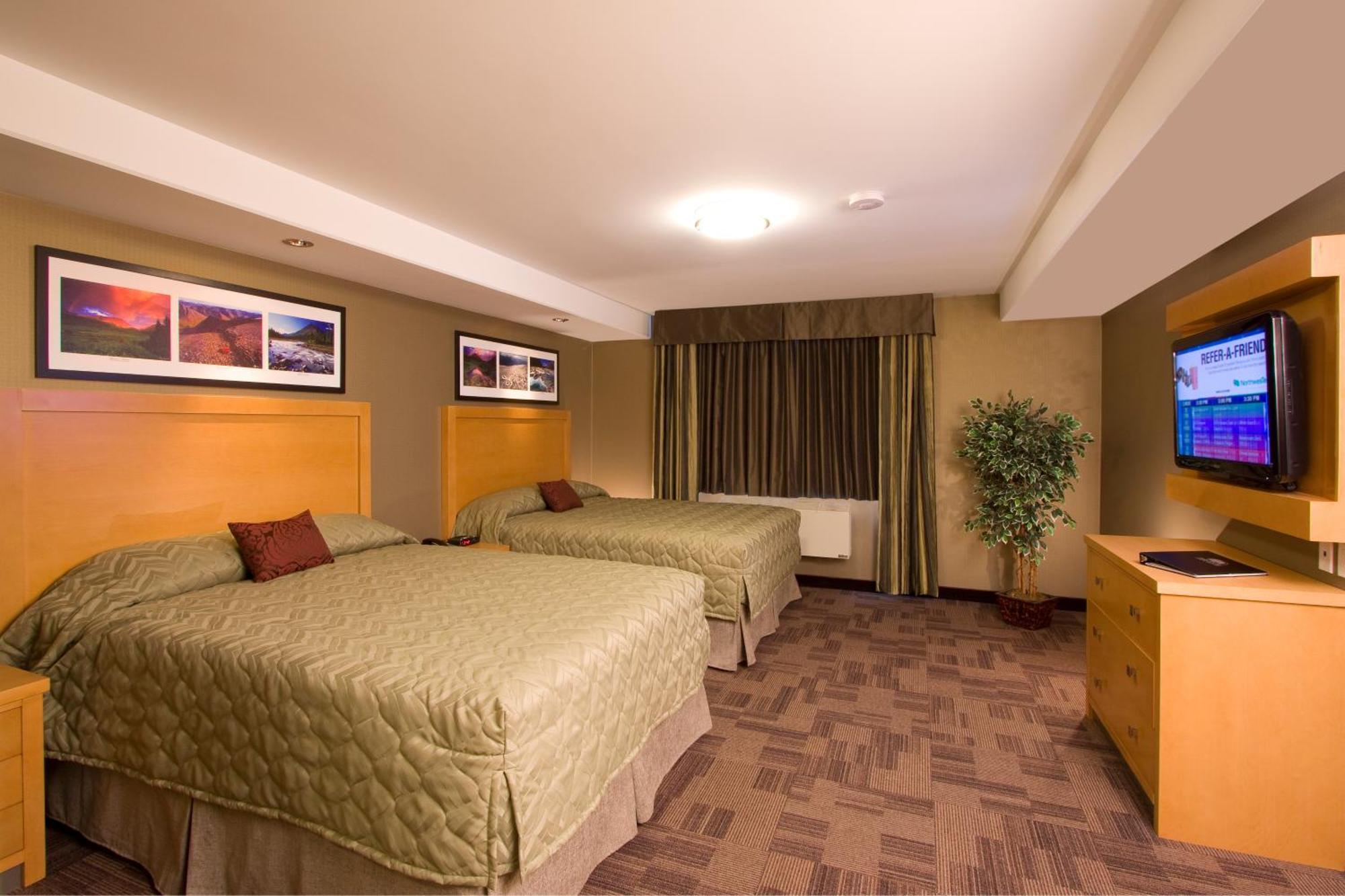 Woodlands Inn & Suites Fort Nelson Dış mekan fotoğraf