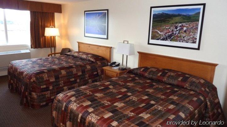 Woodlands Inn & Suites Fort Nelson Dış mekan fotoğraf