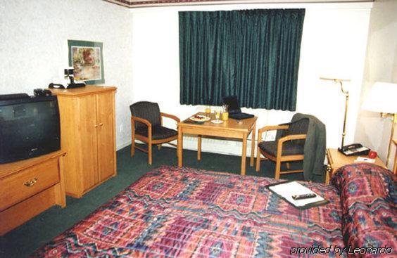 Woodlands Inn & Suites Fort Nelson Oda fotoğraf