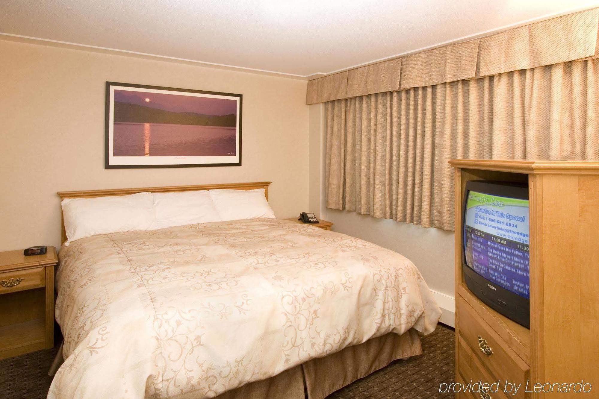 Woodlands Inn & Suites Fort Nelson Oda fotoğraf