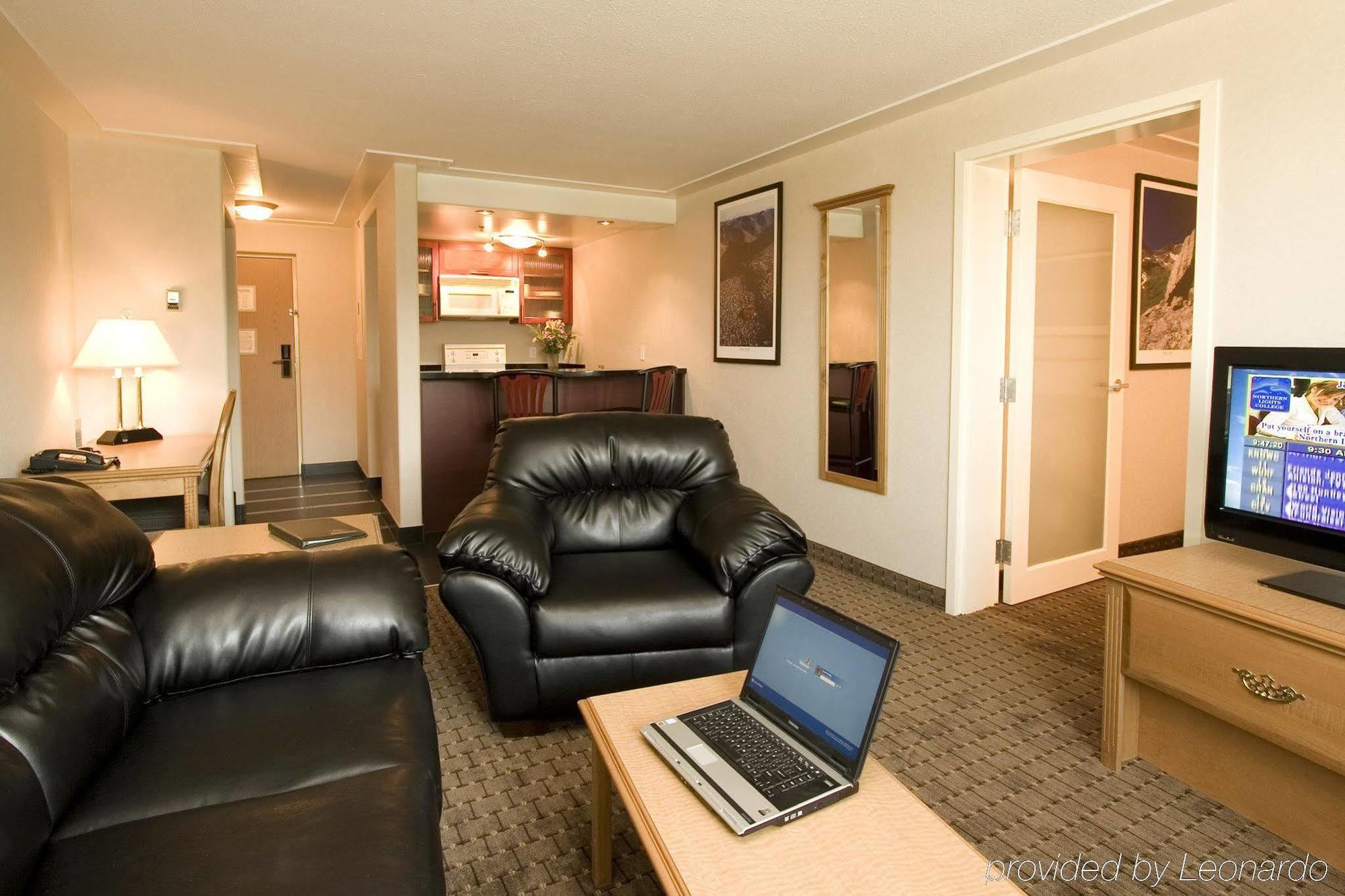 Woodlands Inn & Suites Fort Nelson Oda fotoğraf