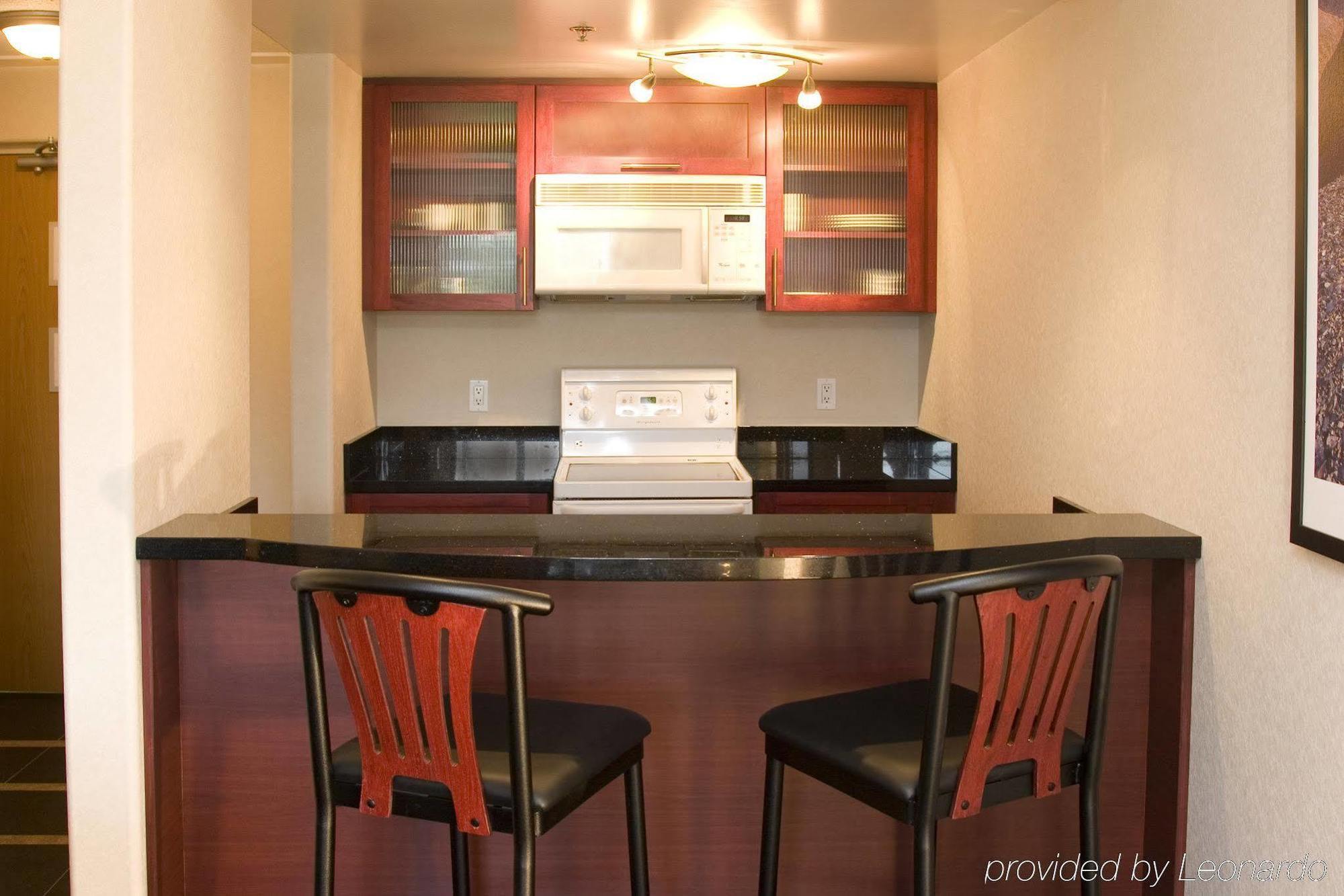 Woodlands Inn & Suites Fort Nelson Oda fotoğraf