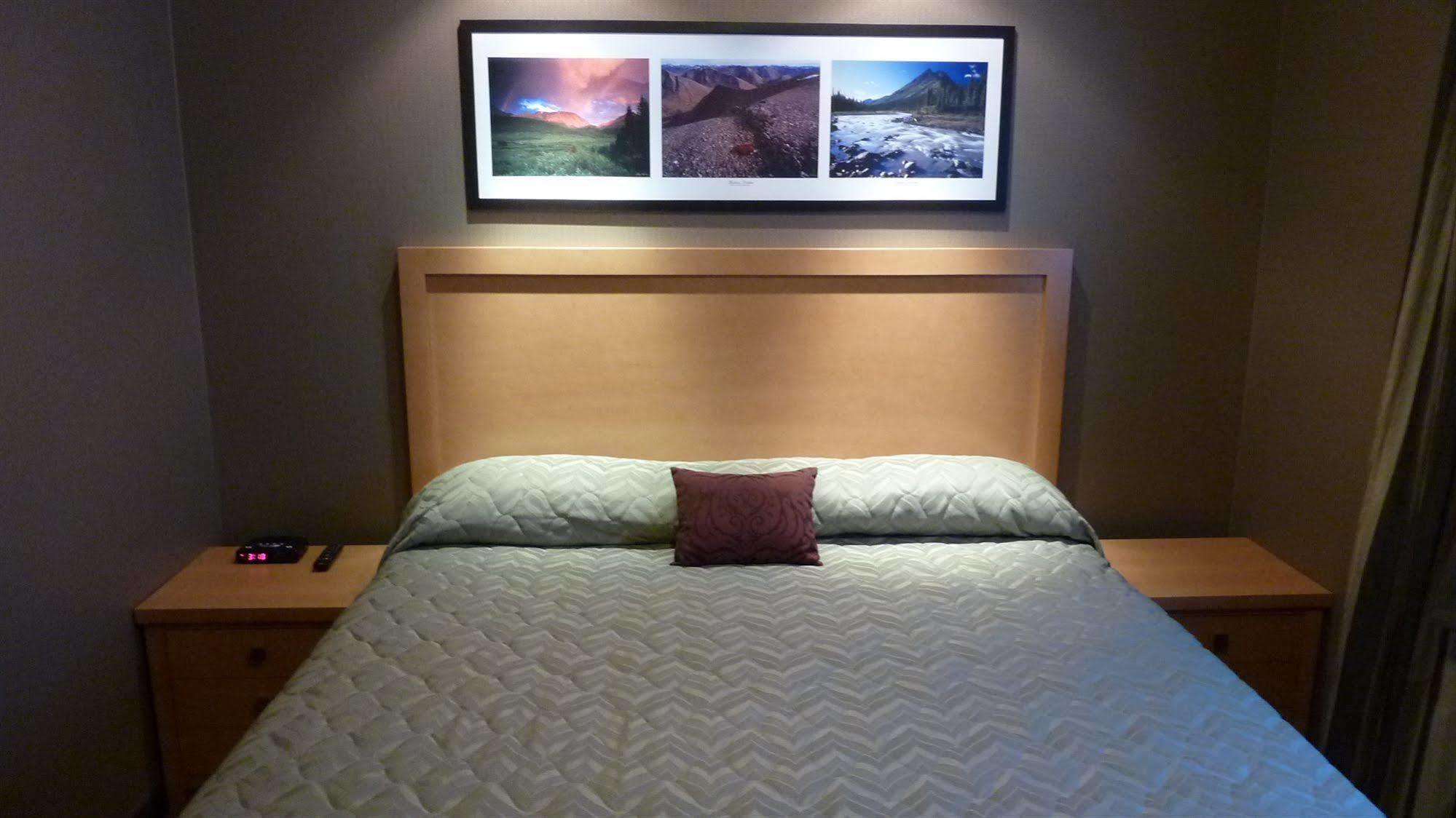 Woodlands Inn & Suites Fort Nelson Dış mekan fotoğraf