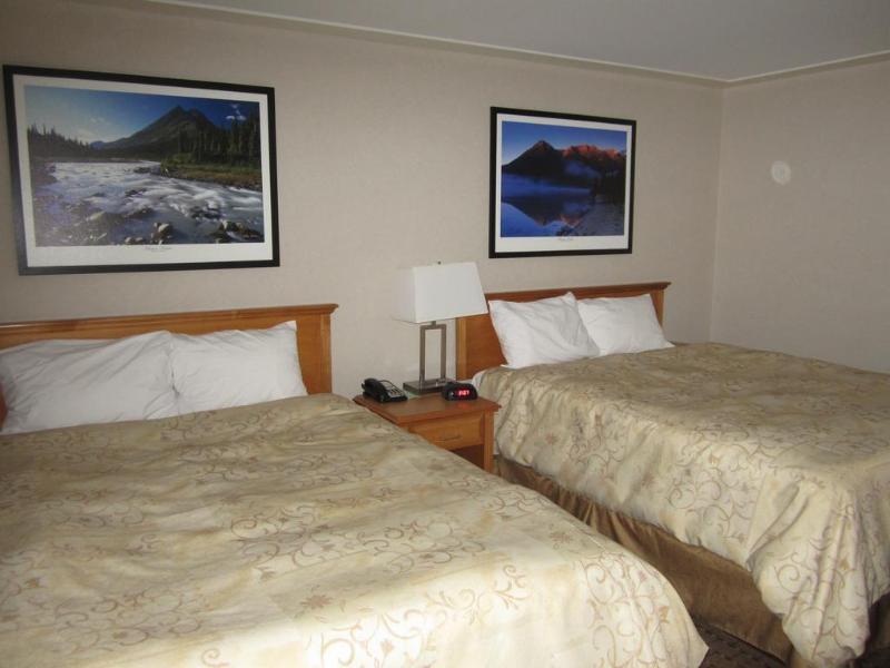 Woodlands Inn & Suites Fort Nelson Dış mekan fotoğraf