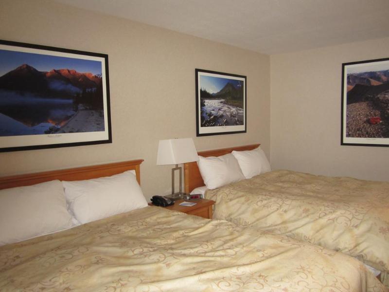 Woodlands Inn & Suites Fort Nelson Dış mekan fotoğraf