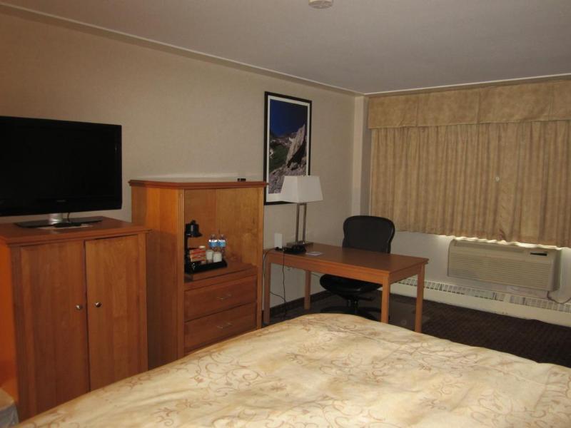 Woodlands Inn & Suites Fort Nelson Dış mekan fotoğraf