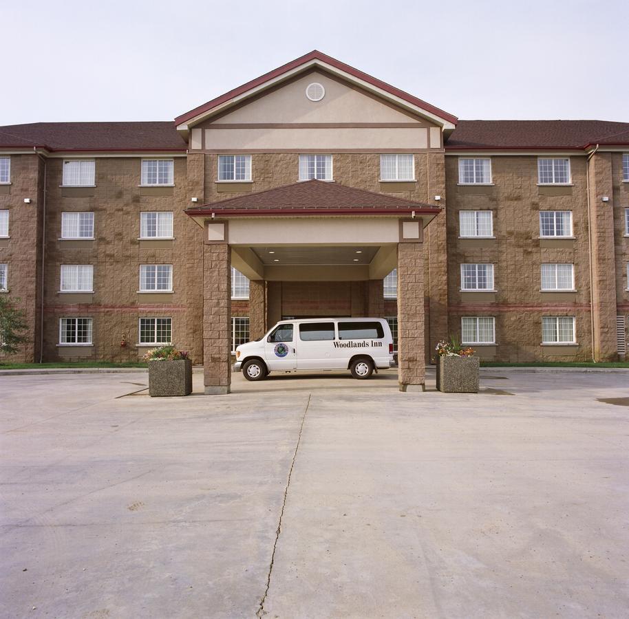 Woodlands Inn & Suites Fort Nelson Dış mekan fotoğraf