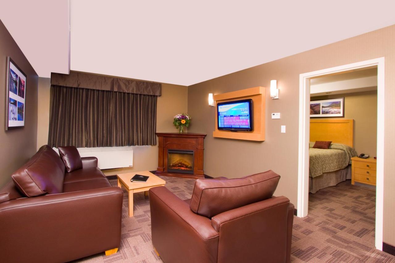 Woodlands Inn & Suites Fort Nelson Dış mekan fotoğraf